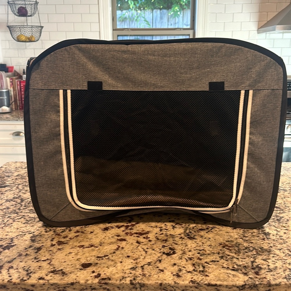 New Never been used Petsfit collapsable dog kennel